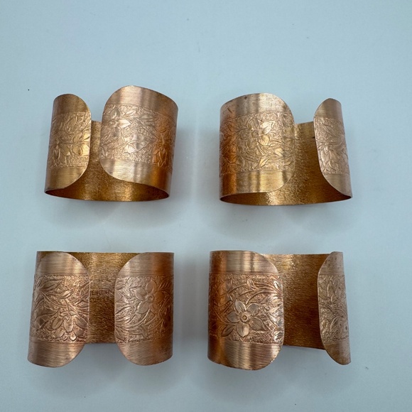 Set of 4 Coppercraft floral embossed napkin rings. Vintage copper napkin holders - Picture 4 of 12